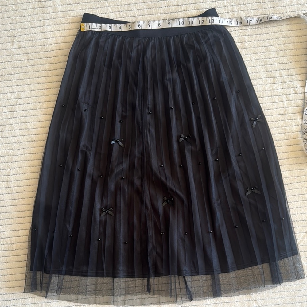 NANETTE LEPORE Elegant Black Pleated Skirt - Picture 3 of 7